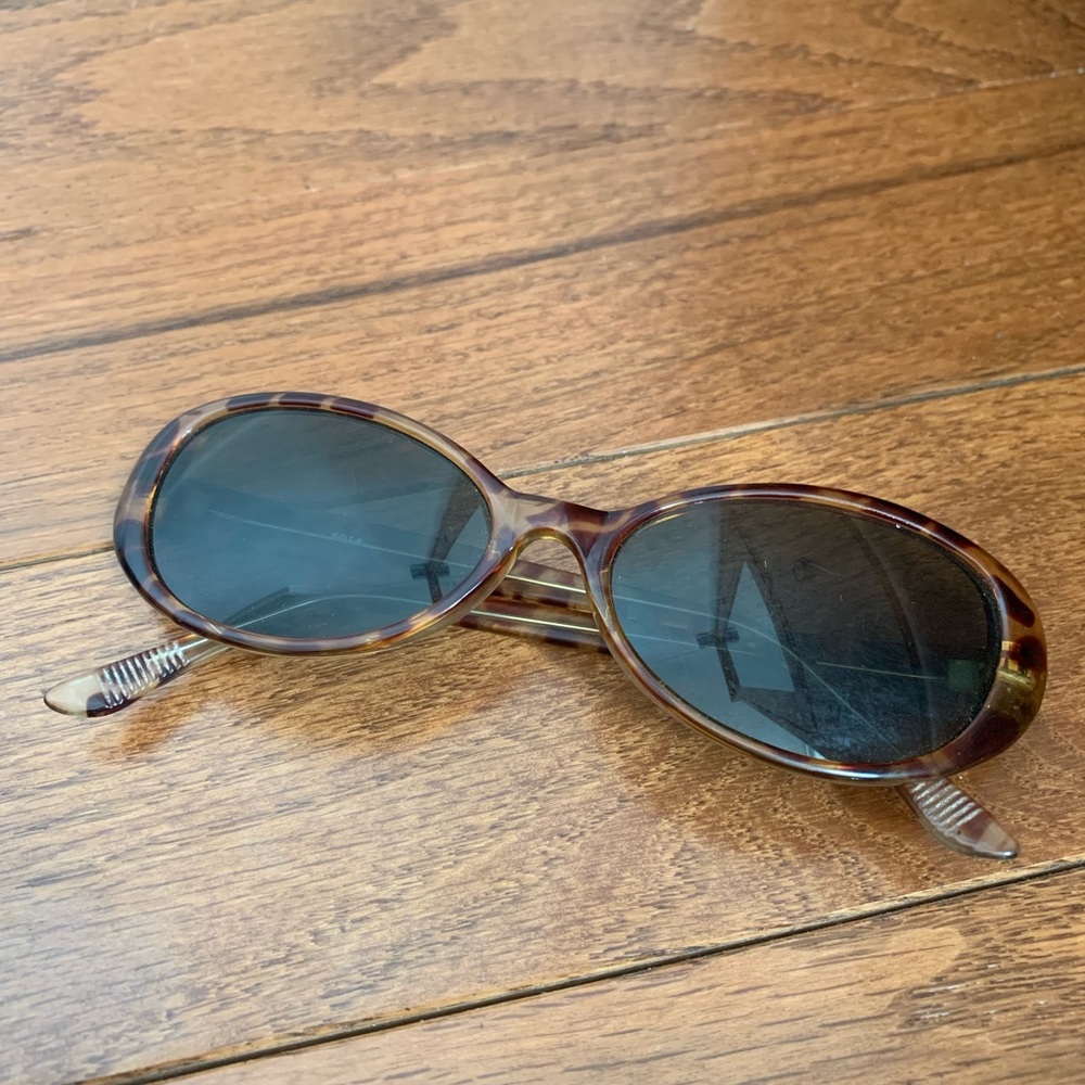 Vintage tortoise shell sunglasses